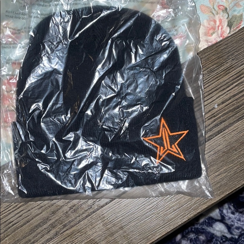 Jeffree star  black snow cap